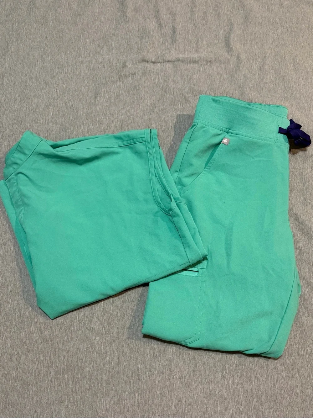 FIGS Rafaela Oversized Scrub Top & Zamora Jogger Set Small Teal Green - Picture 1 of 10